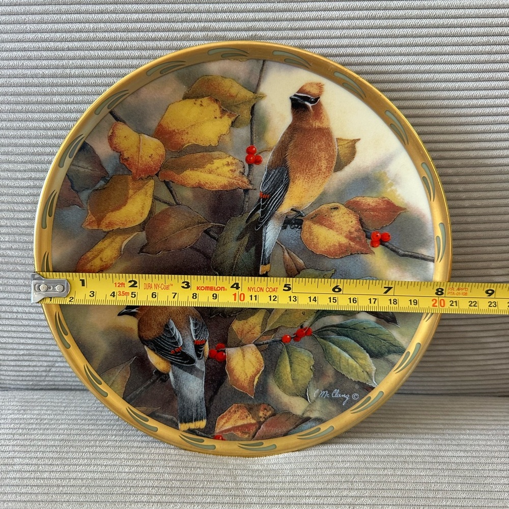 Lenox "Among the Berries" collector plate Nature's Collage collection. - Picture 4 of 4